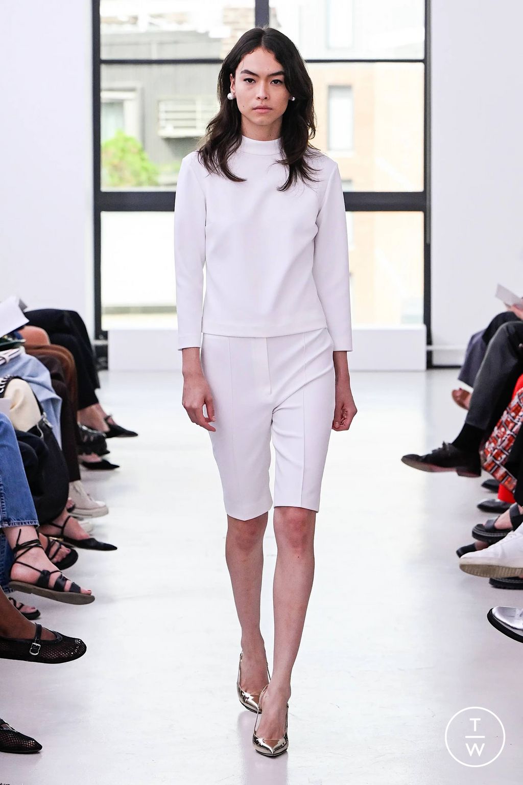 Fashion Week New York Spring/Summer 2024 look 28 from the Theory collection womenswear