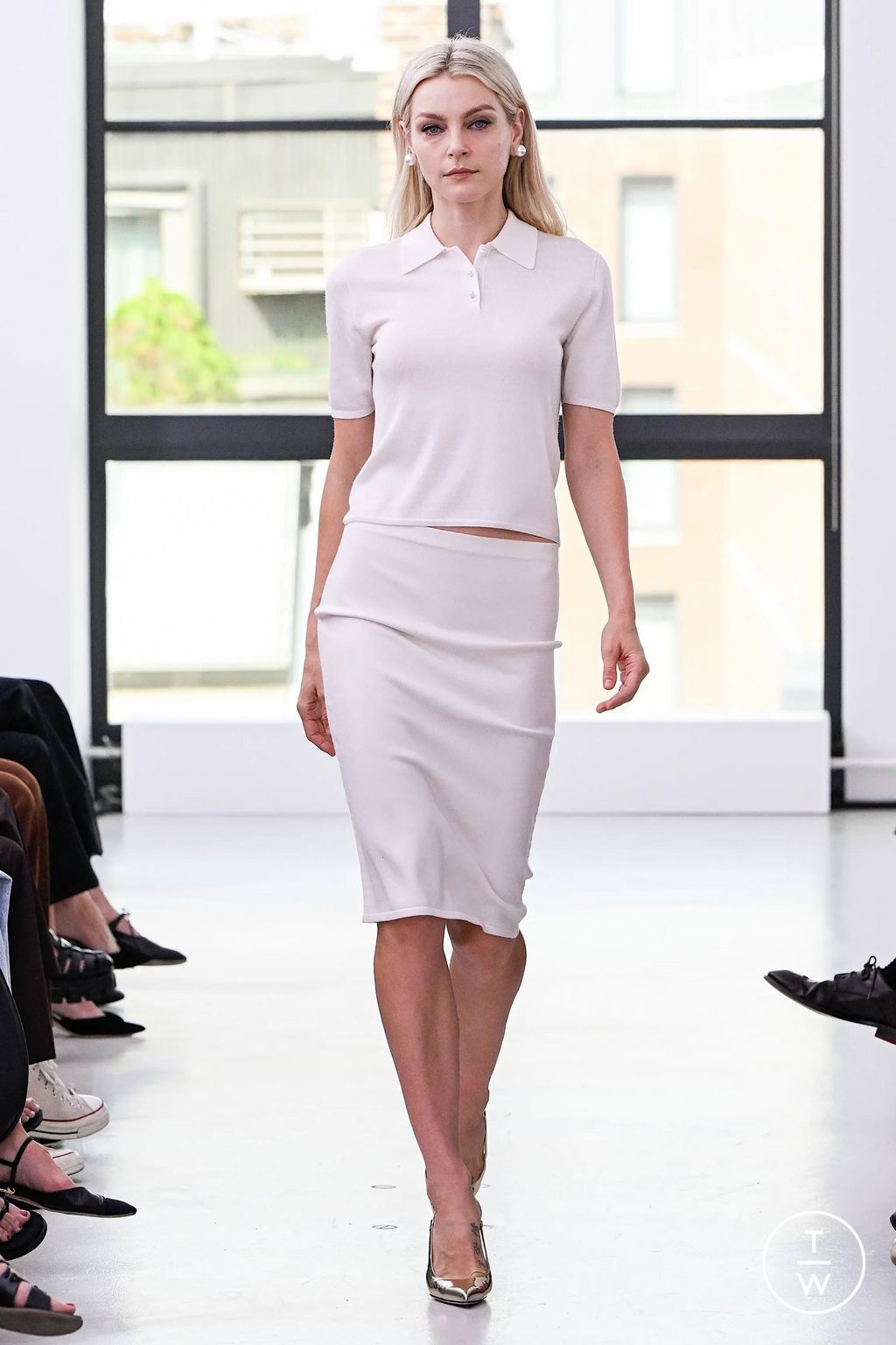 Fashion Week New York Spring/Summer 2024 look 29 from the Theory collection womenswear