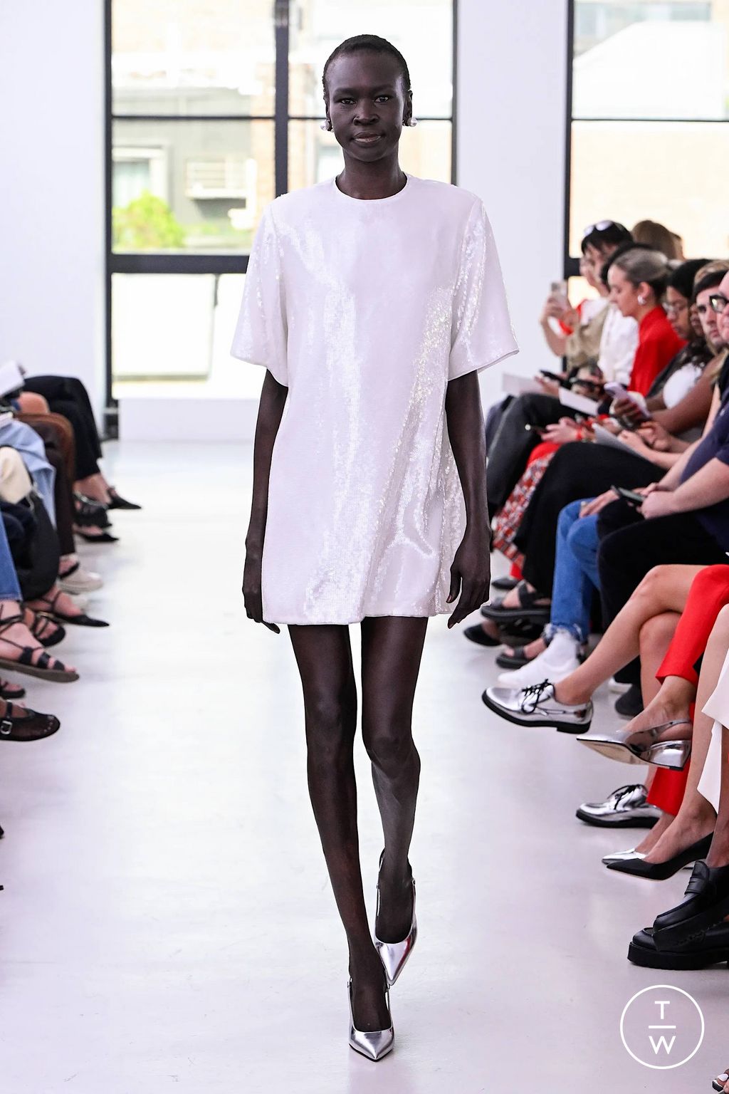Fashion Week New York Spring/Summer 2024 look 31 from the Theory collection womenswear