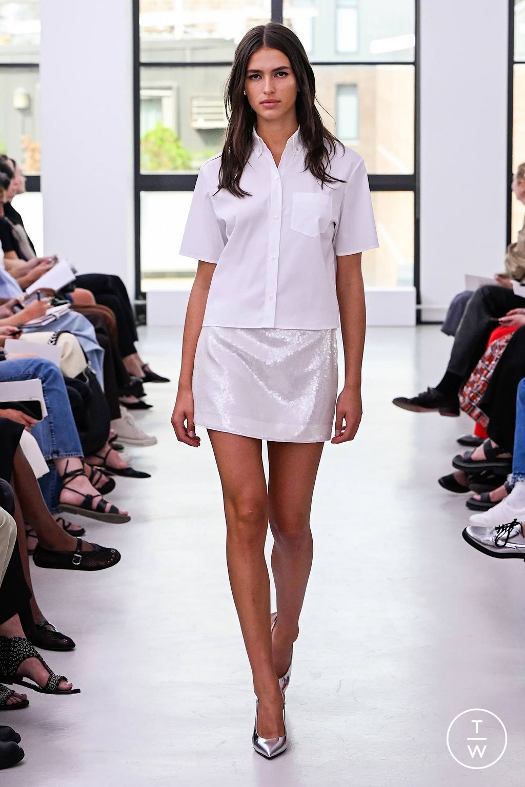Fashion Week New York Spring/Summer 2024 look 33 from the Theory collection womenswear