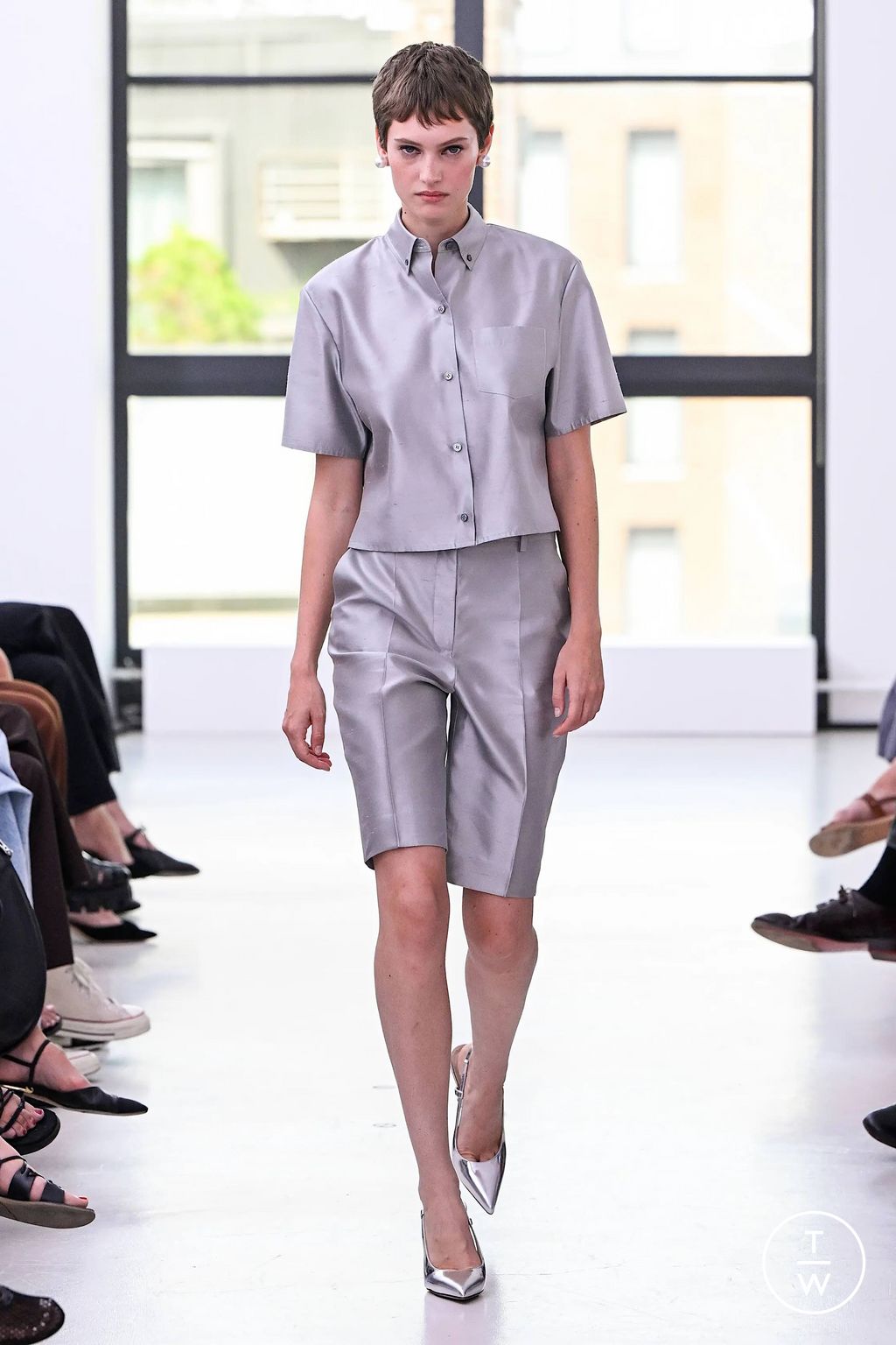 Fashion Week New York Spring/Summer 2024 look 38 from the Theory collection womenswear