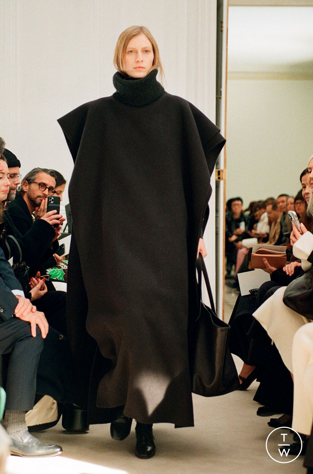 Fashion Week Paris Fall/Winter 2023 look 1 from the The Row collection womenswear