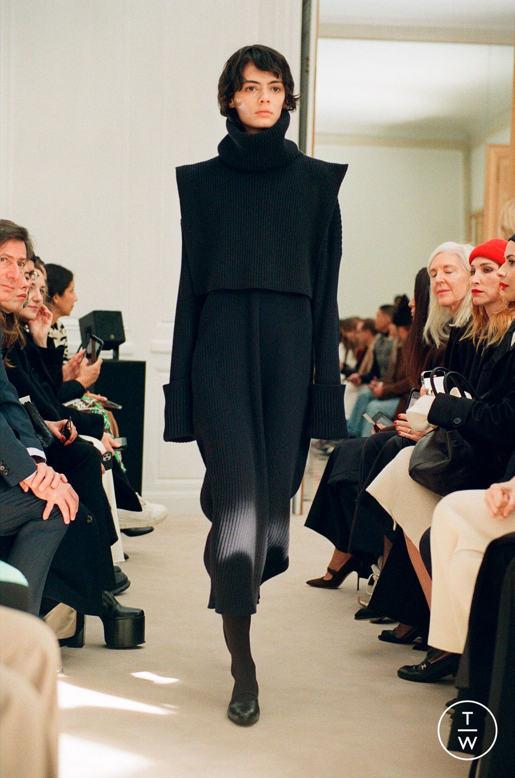 Fashion Week Paris Fall/Winter 2023 look 10 de la collection The Row womenswear