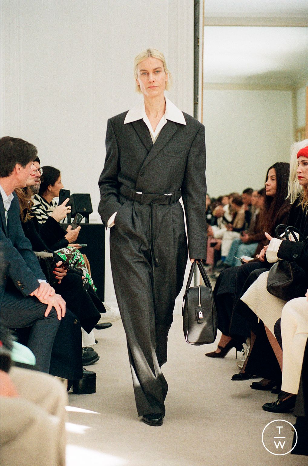 Fashion Week Paris Fall/Winter 2023 look 19 from the The Row collection 女装