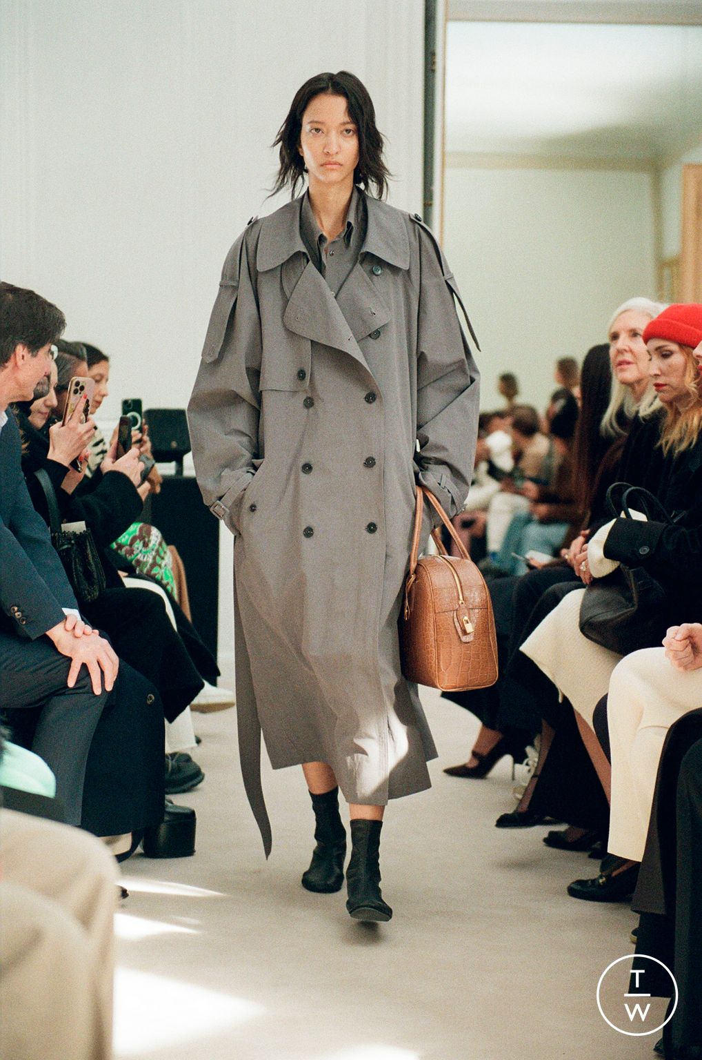 Fashion Week Paris Fall/Winter 2023 look 20 from the The Row collection 女装