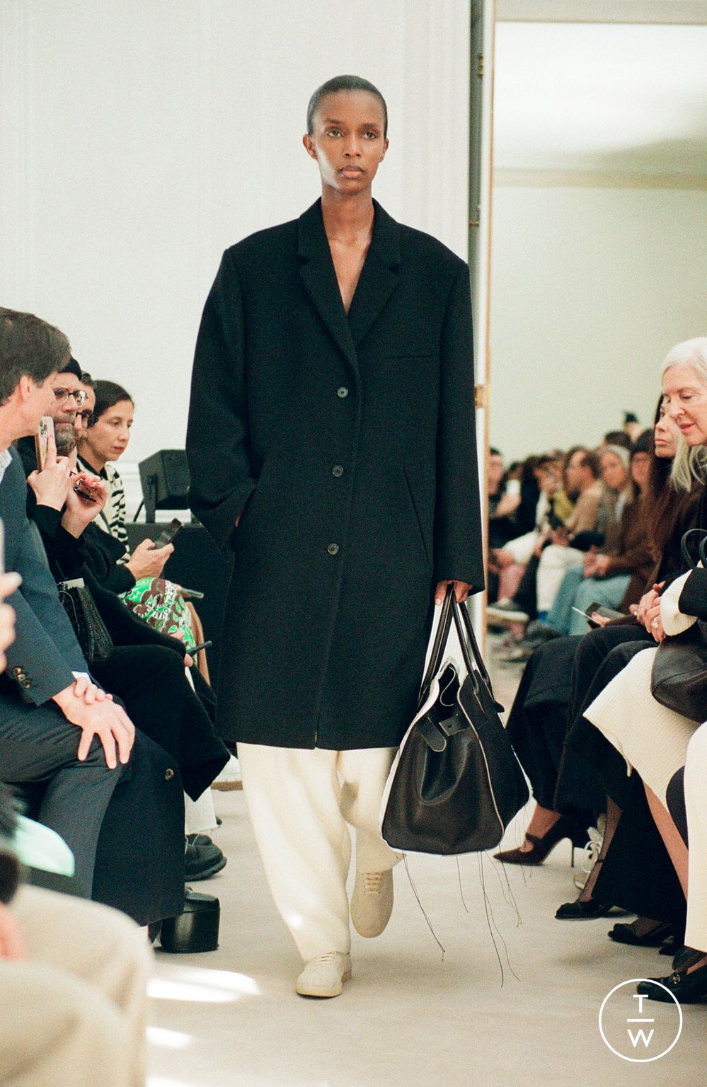 Fashion Week Paris Fall/Winter 2023 look 21 from the The Row collection womenswear