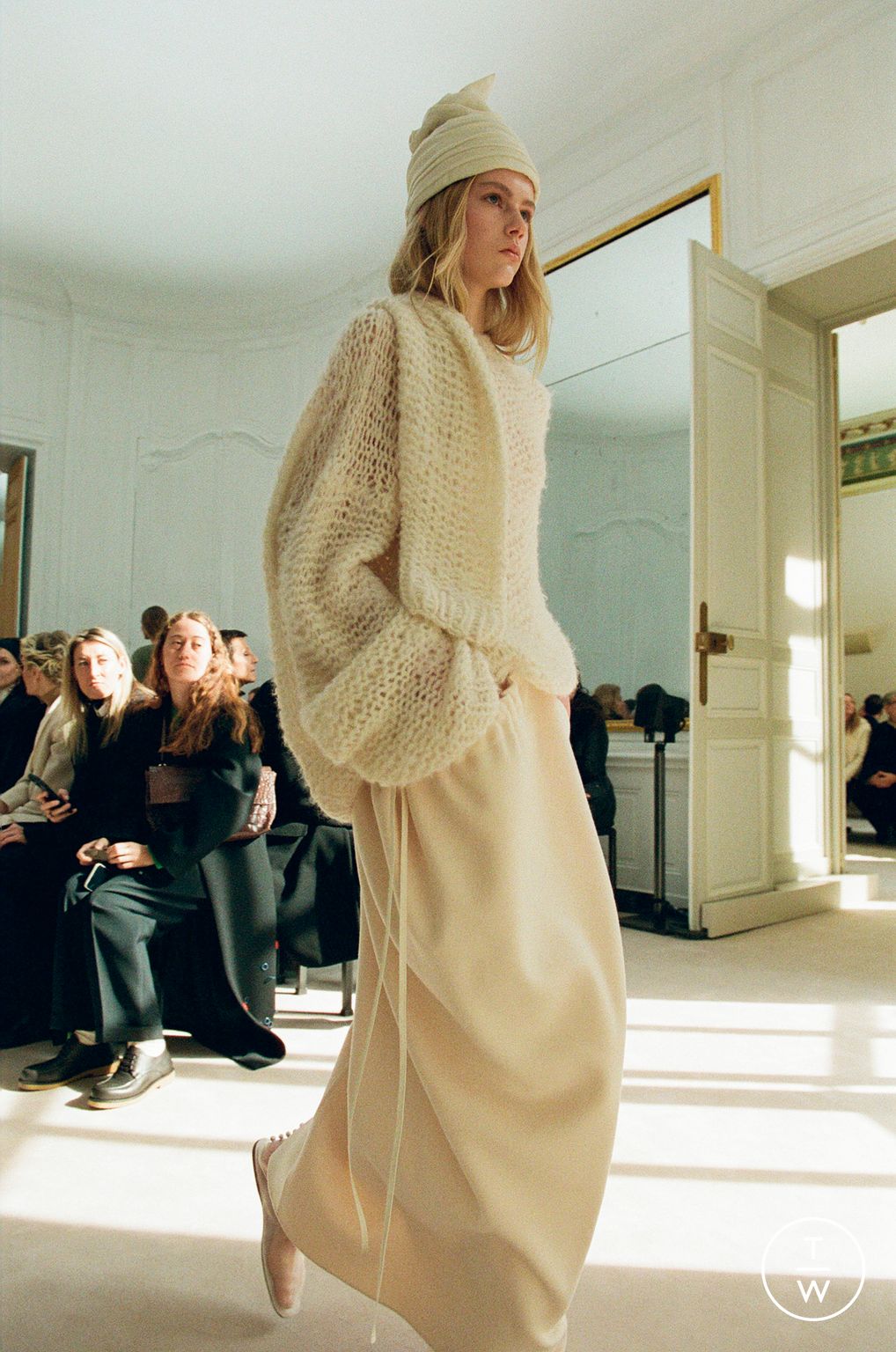 Fashion Week Paris Fall/Winter 2023 look 22 from the The Row collection womenswear
