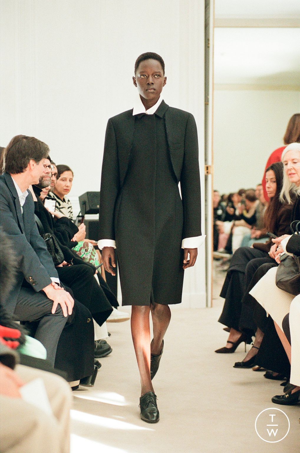 Fashion Week Paris Fall/Winter 2023 look 24 de la collection The Row womenswear