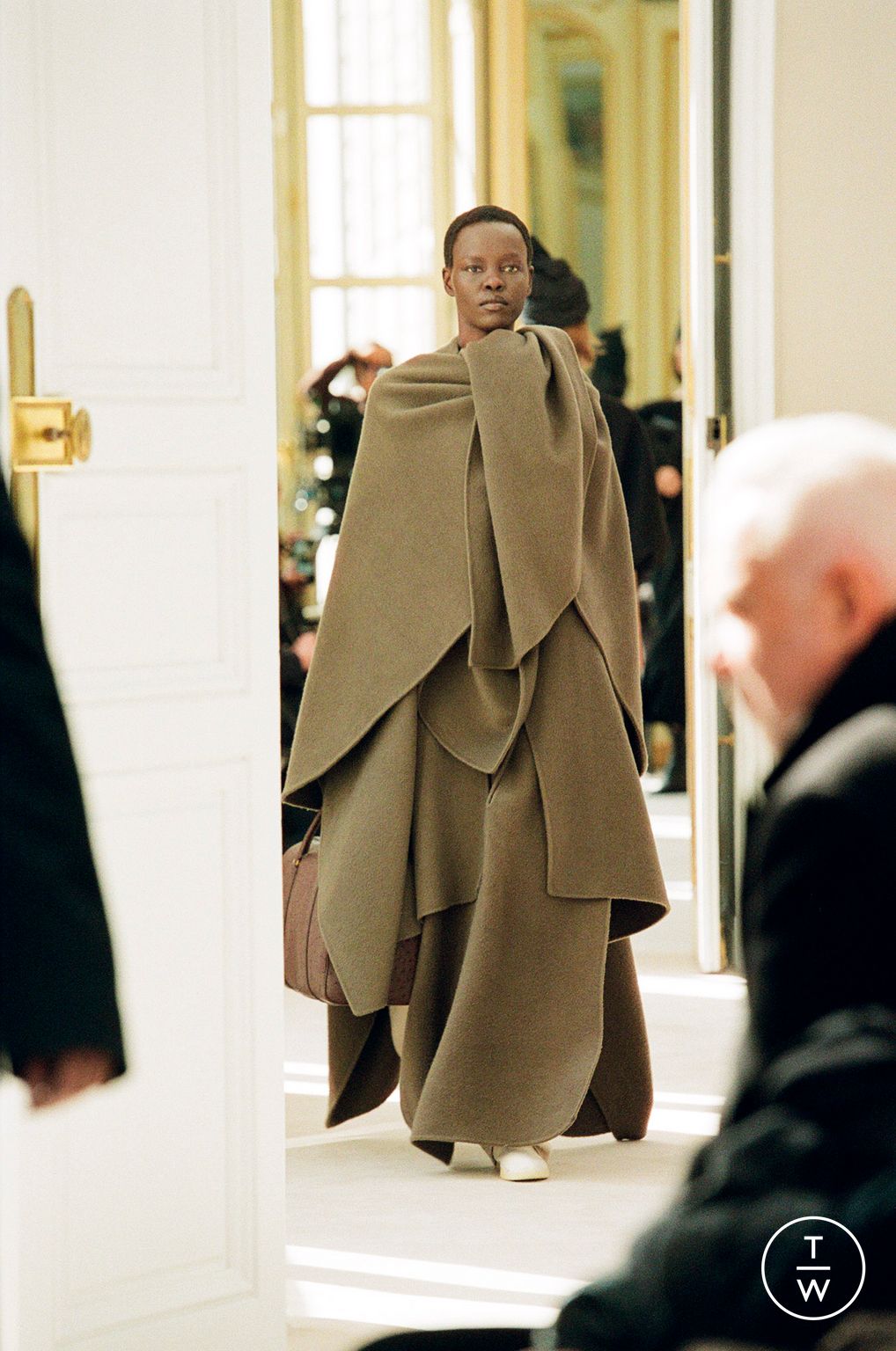Fashion Week Paris Fall/Winter 2023 look 30 de la collection The Row womenswear