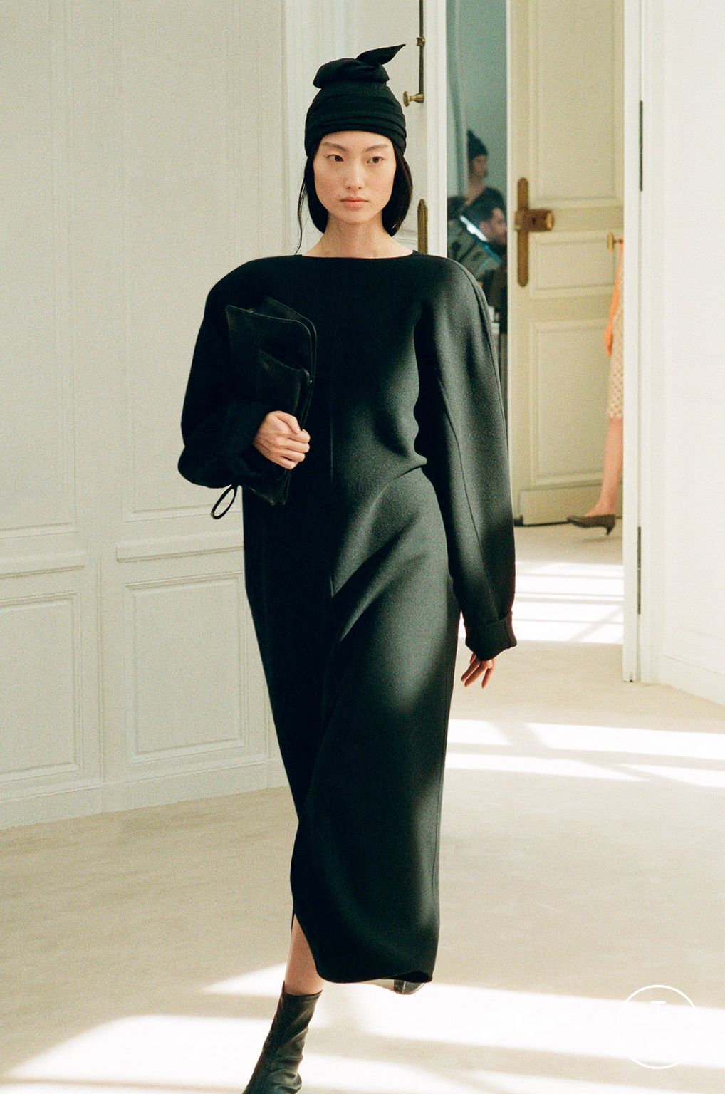 Fashion Week Paris Fall/Winter 2023 look 31 from the The Row collection womenswear