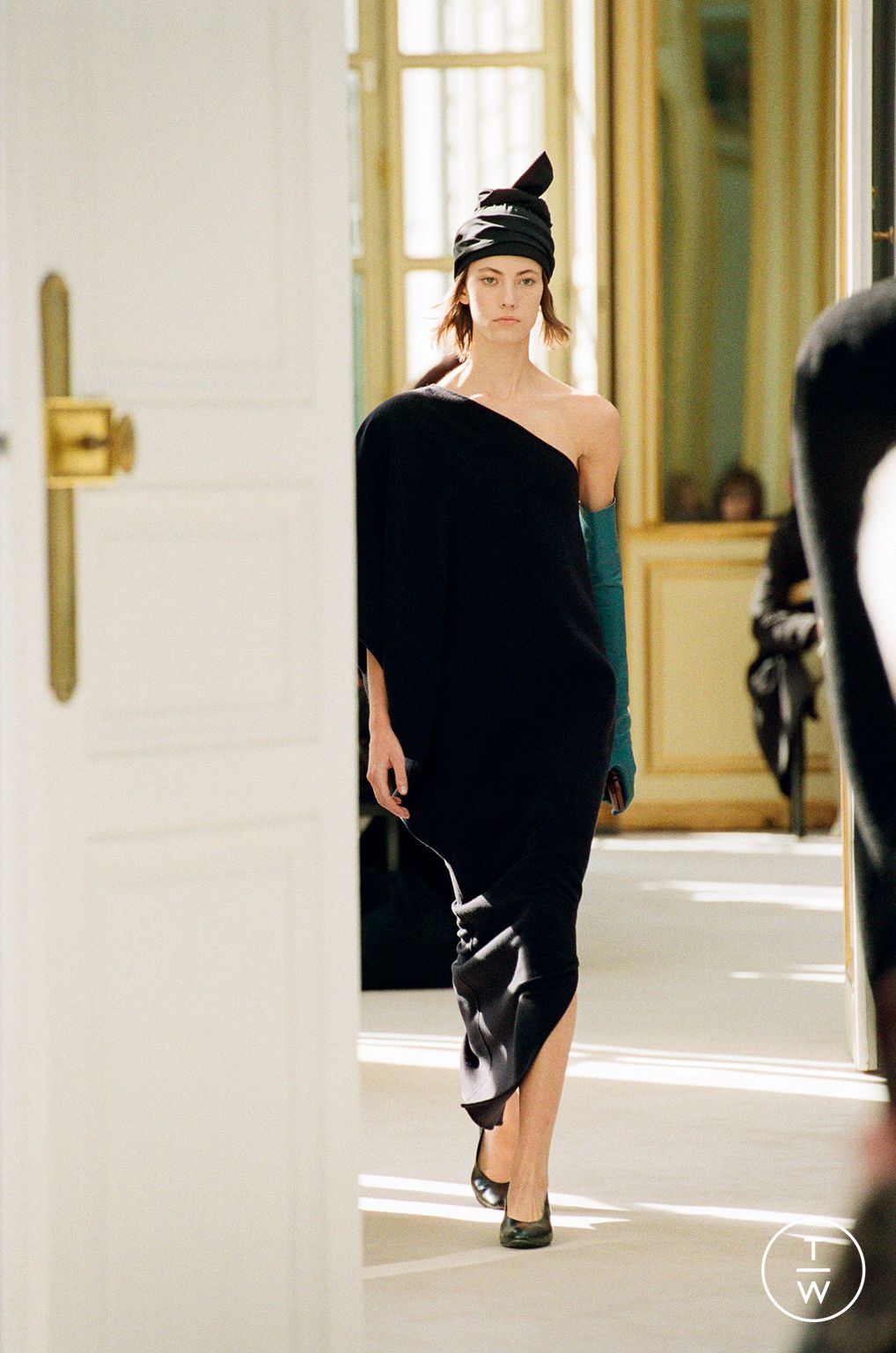 Fashion Week Paris Fall/Winter 2023 look 32 from the The Row collection womenswear