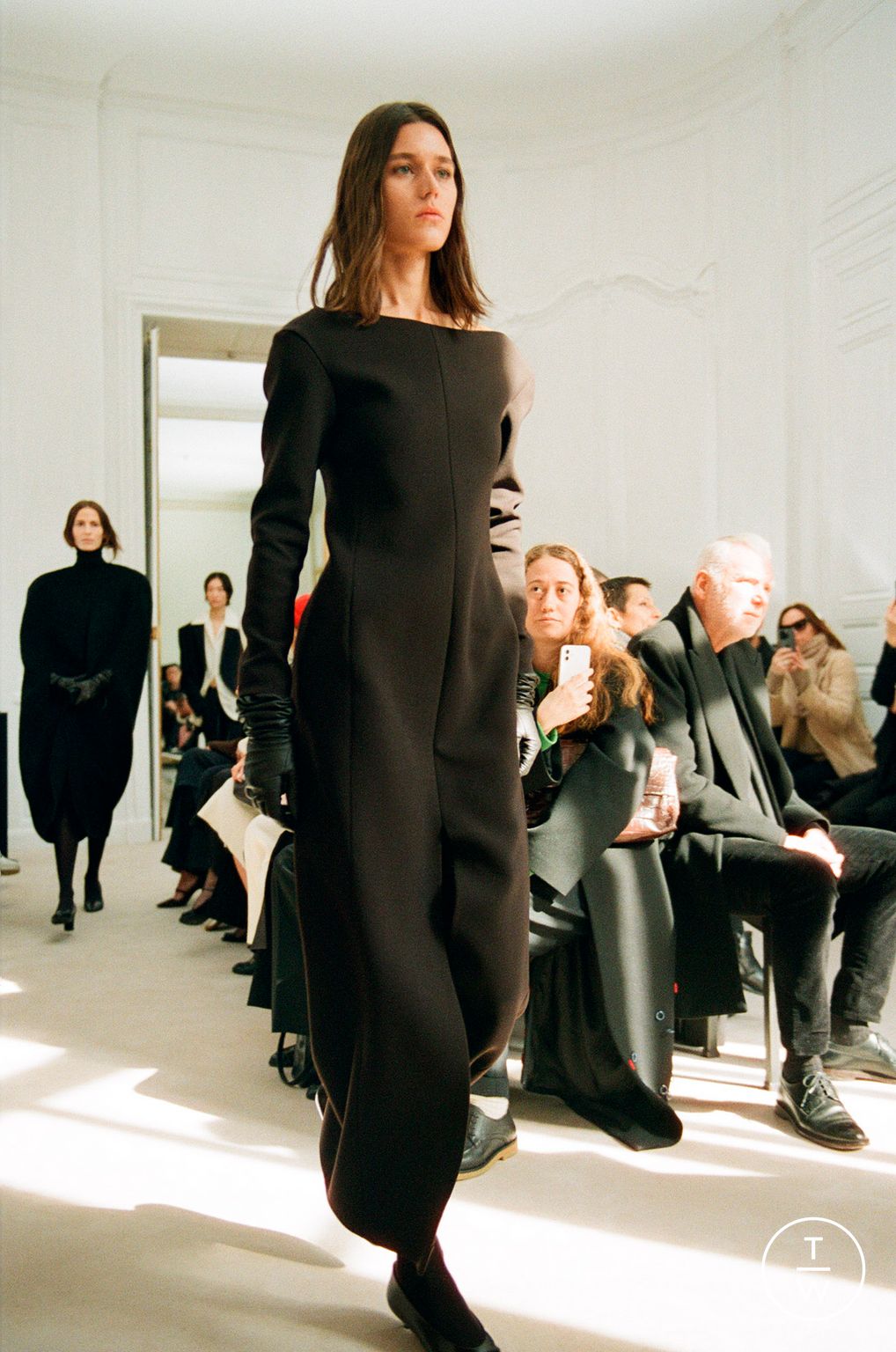 Fashion Week Paris Fall/Winter 2023 look 33 de la collection The Row womenswear