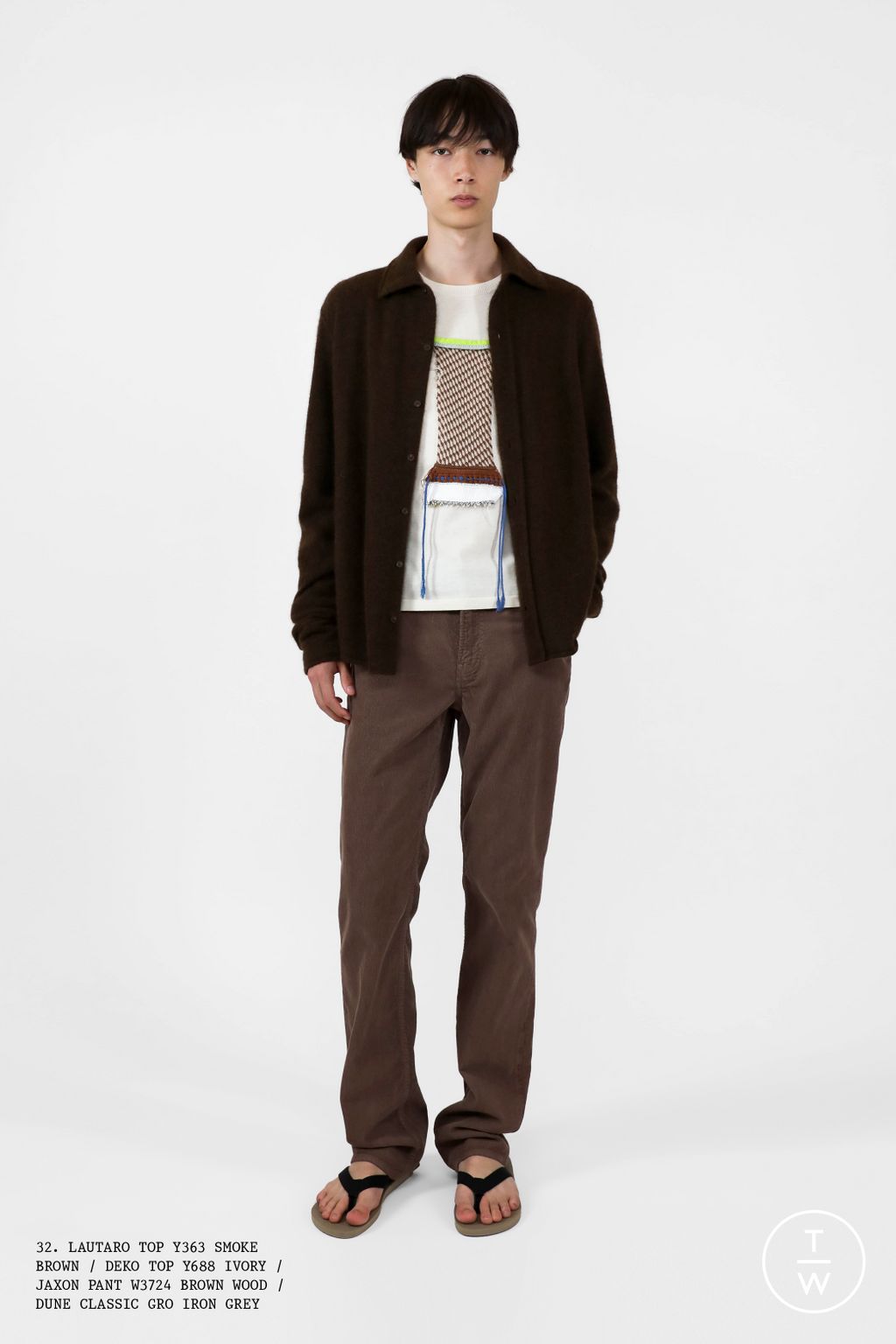 Fashion Week Paris Spring-Summer 2025 look 32 from the The Row collection menswear