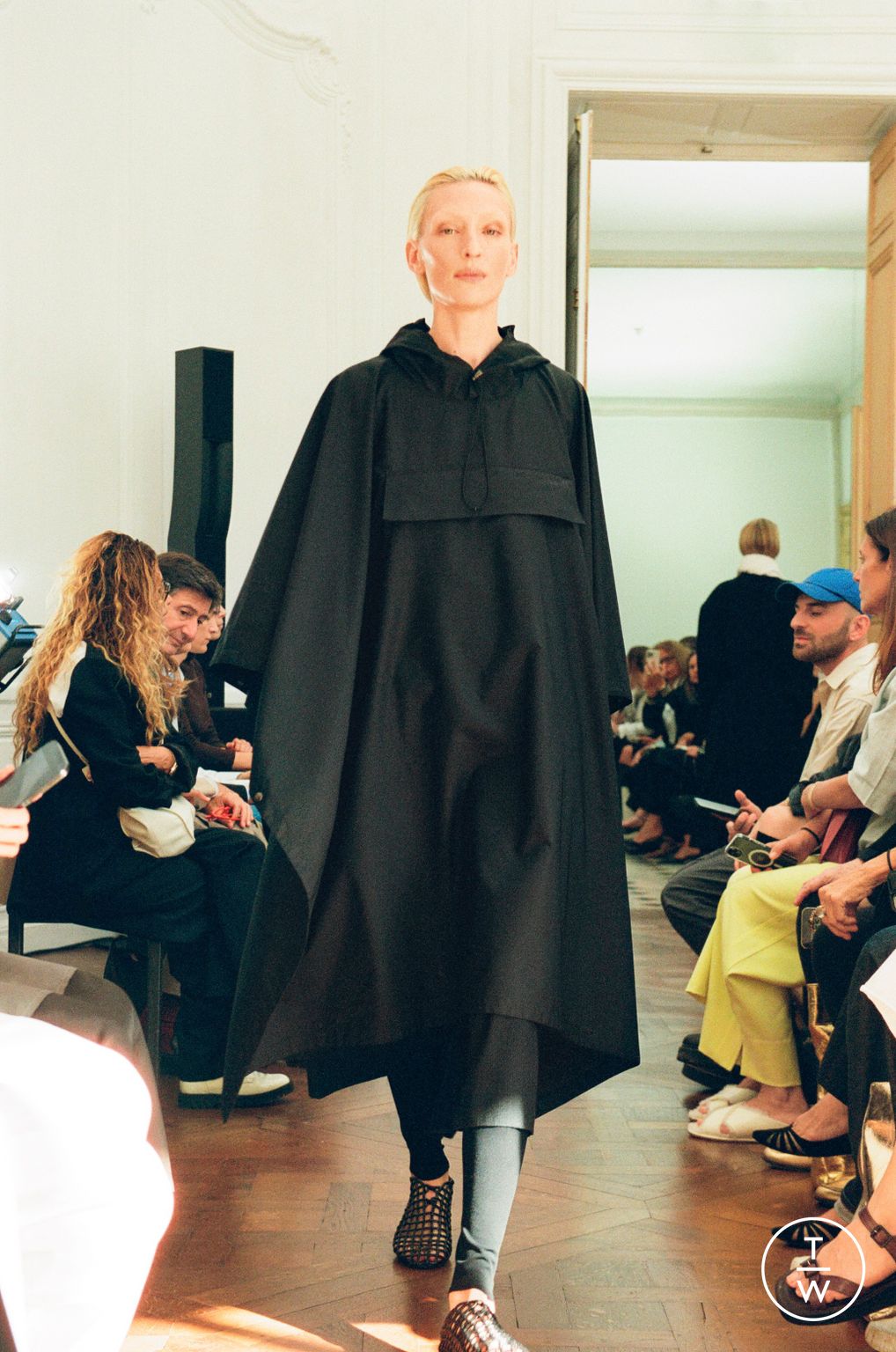 Fashion Week Paris Spring/Summer 2024 look 11 from the The Row collection womenswear