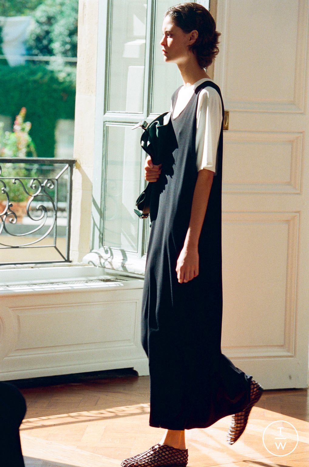 Fashion Week Paris Spring/Summer 2024 look 13 from the The Row collection 女装