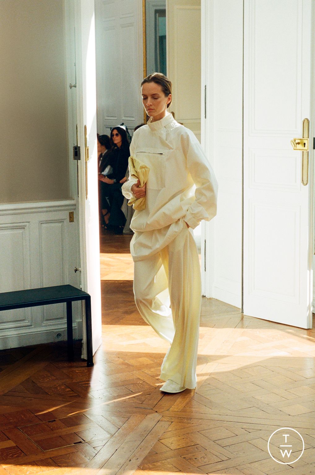 Fashion Week Paris Spring/Summer 2024 look 18 from the The Row collection 女装