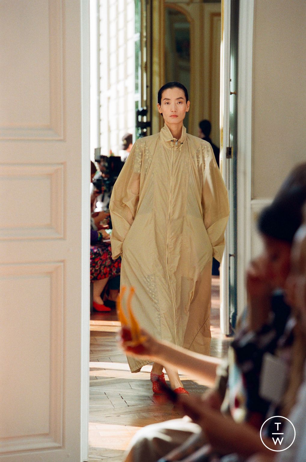 Fashion Week Paris Spring/Summer 2024 look 20 from the The Row collection womenswear