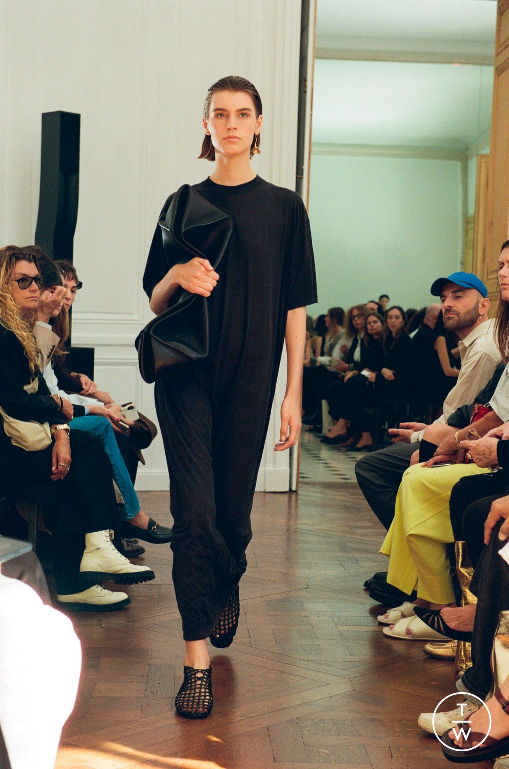 Fashion Week Paris Spring/Summer 2024 look 24 from the The Row collection womenswear