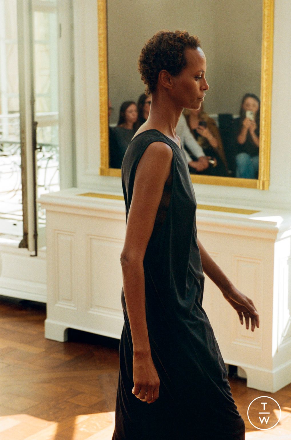 Fashion Week Paris Spring/Summer 2024 look 36 from the The Row collection womenswear