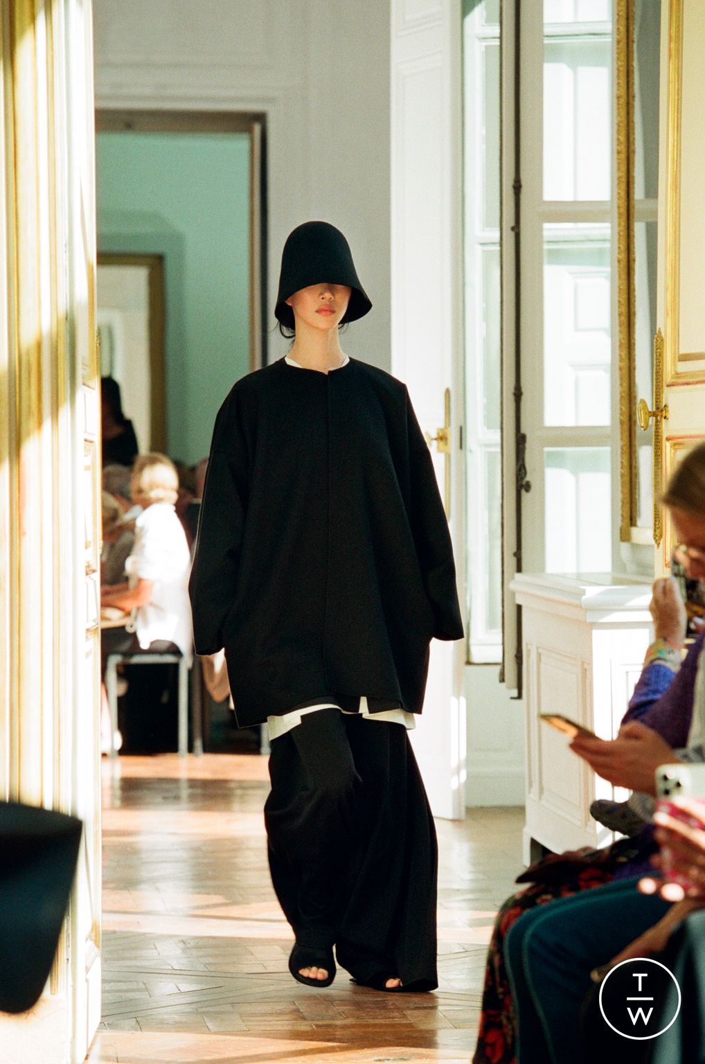 Fashion Week Paris Spring/Summer 2024 look 4 de la collection The Row womenswear
