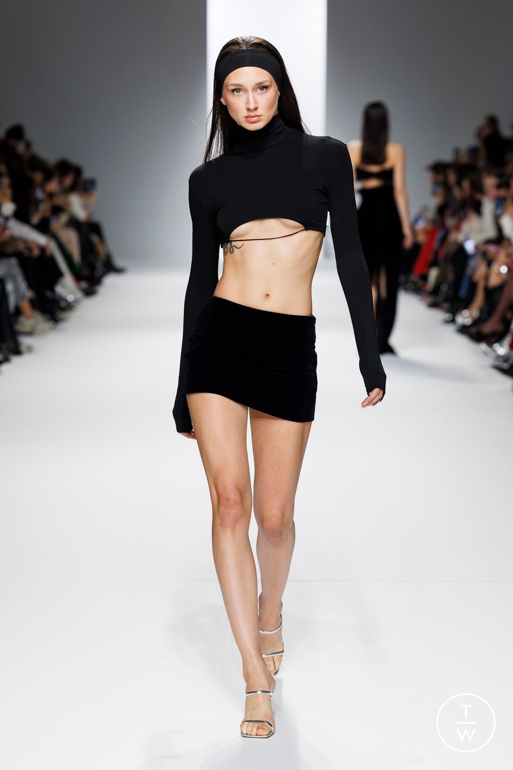 Fashion Week Paris Fall/Winter 2024 look 64 de la collection Theunissen womenswear