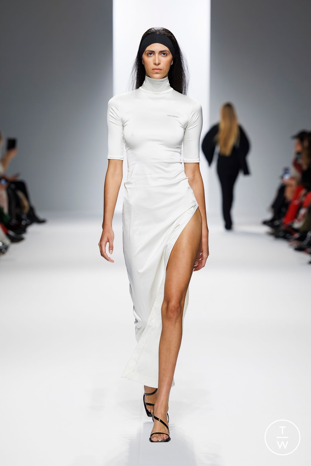 Fashion Week Paris Fall/Winter 2024 look 66 de la collection Theunissen womenswear