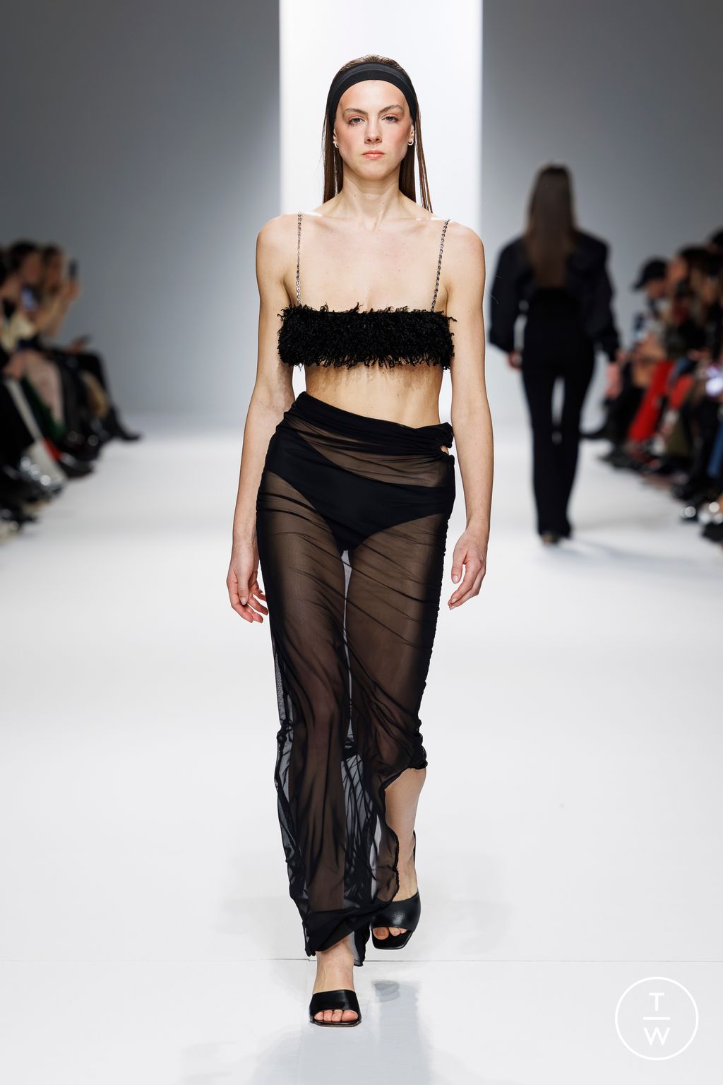 Fashion Week Paris Fall/Winter 2024 look 70 de la collection Theunissen womenswear