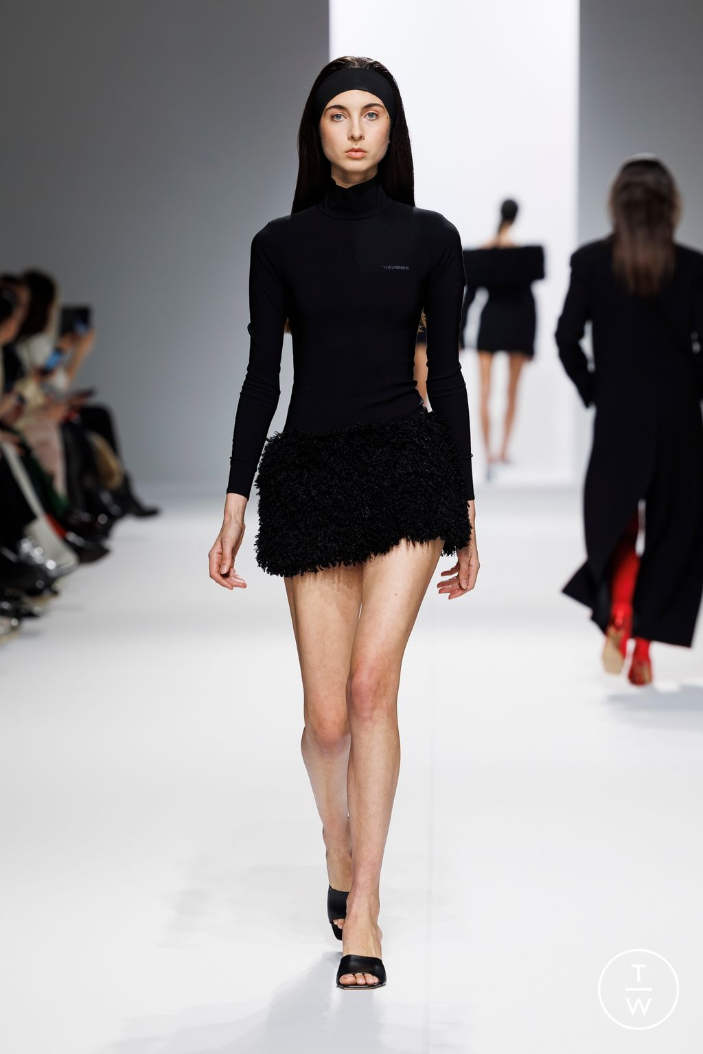 Fashion Week Paris Fall/Winter 2024 look 75 de la collection Theunissen womenswear