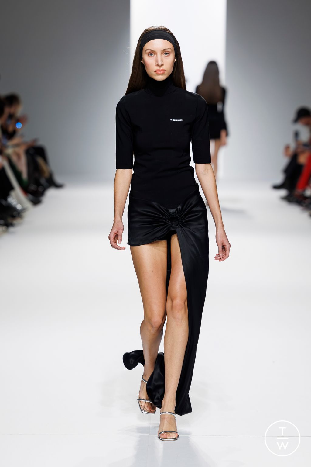 Fashion Week Paris Fall/Winter 2024 look 76 de la collection Theunissen womenswear