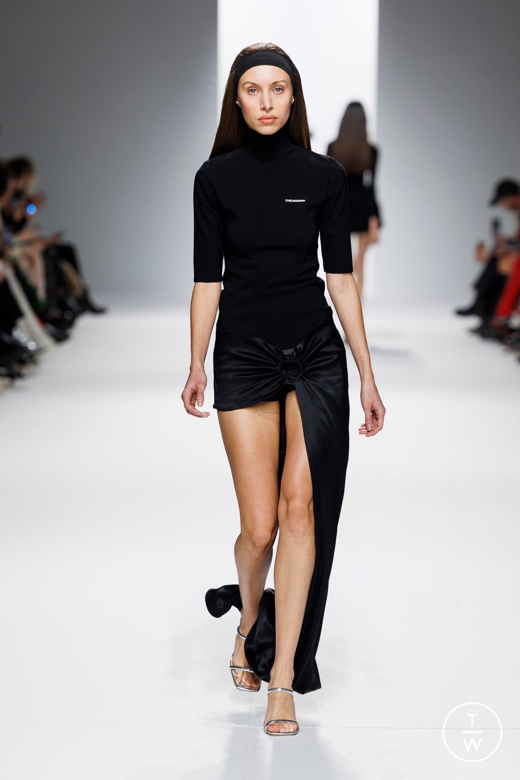 Fashion Week Paris Fall/Winter 2024 look 76 from the Theunissen collection 女装