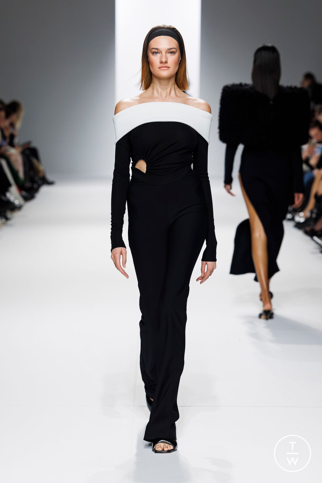Fashion Week Paris Fall/Winter 2024 look 80 from the Theunissen collection 女装