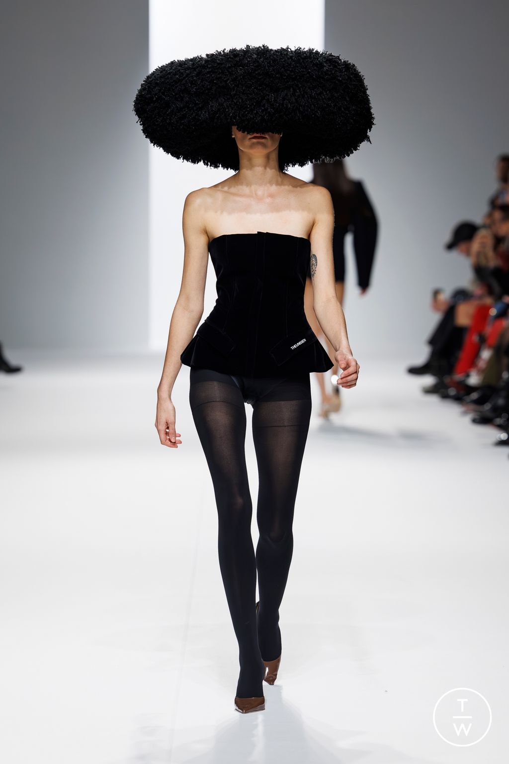 Fashion Week Paris Fall/Winter 2024 look 86 from the Theunissen collection 女装