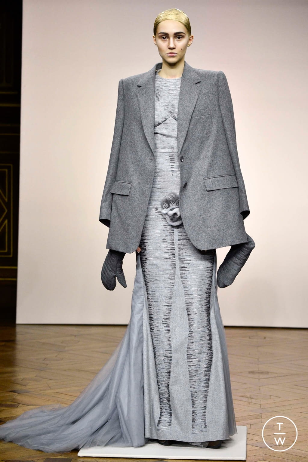 Fashion Week Paris Fall/Winter 2018 look 10 from the Thom Browne collection womenswear