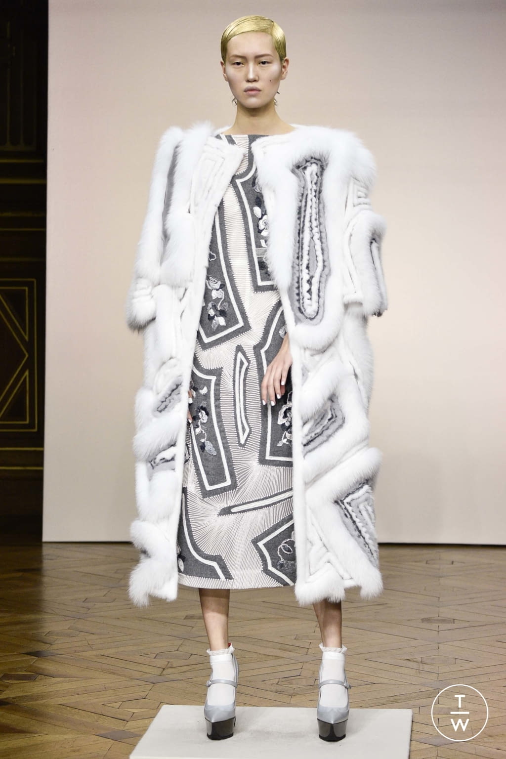 Fashion Week Paris Fall/Winter 2018 look 22 from the Thom Browne collection womenswear