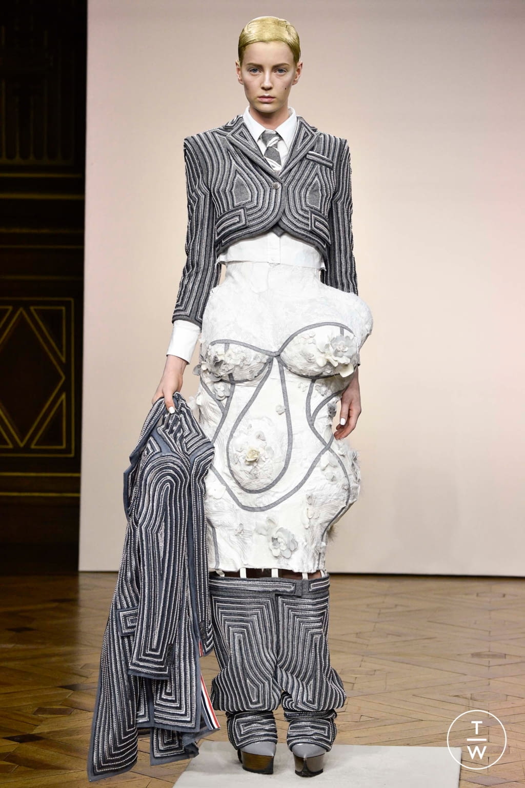 Fashion Week Paris Fall/Winter 2018 look 27 from the Thom Browne collection womenswear