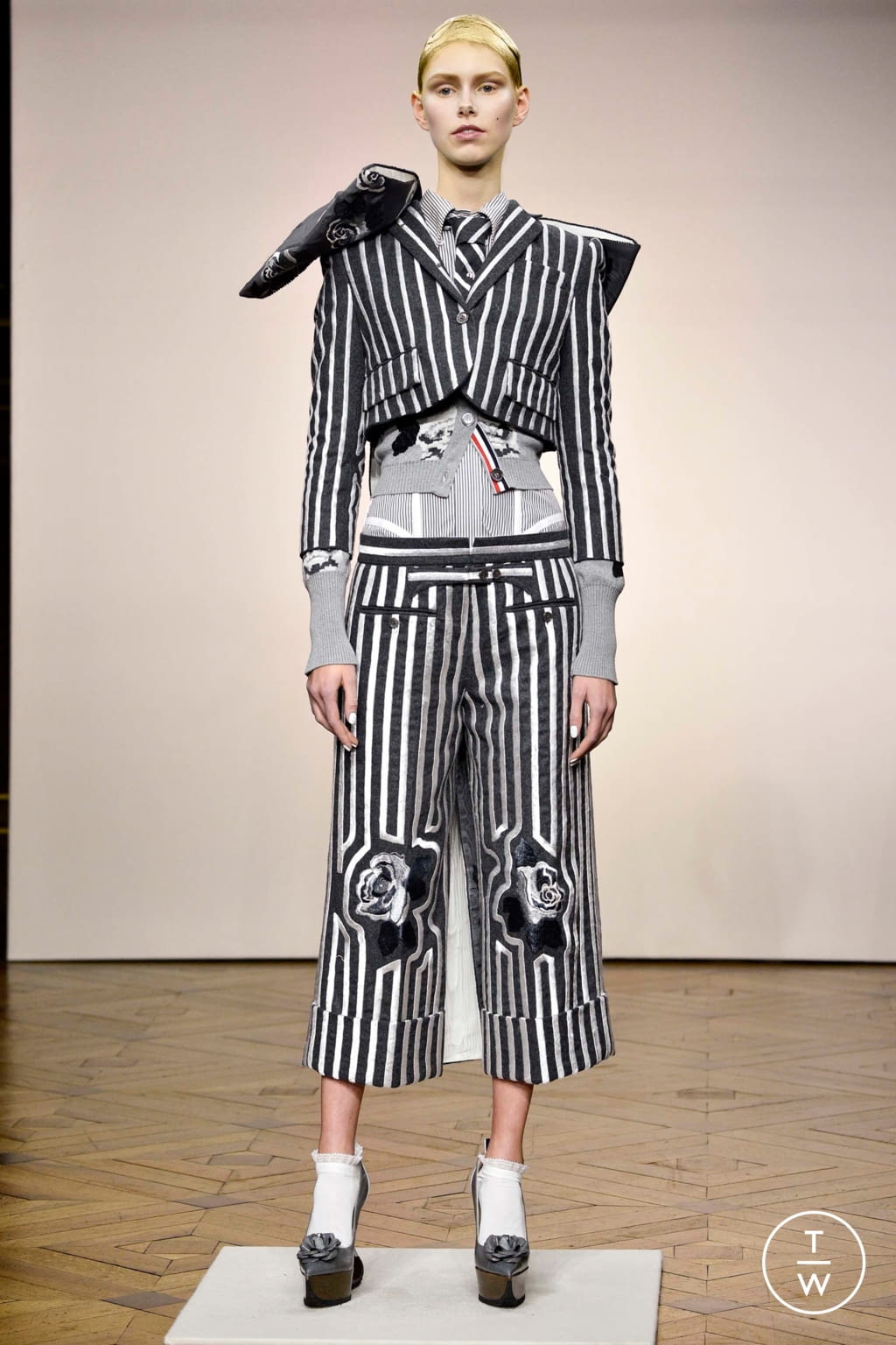 Fashion Week Paris Fall/Winter 2018 look 28 from the Thom Browne collection womenswear