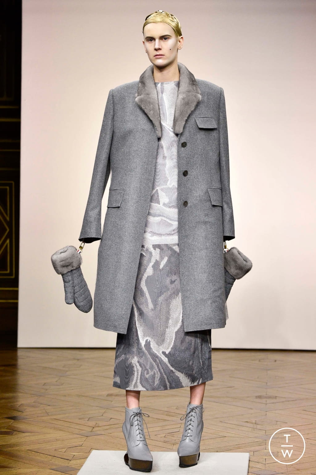 Fashion Week Paris Fall/Winter 2018 look 39 from the Thom Browne collection womenswear