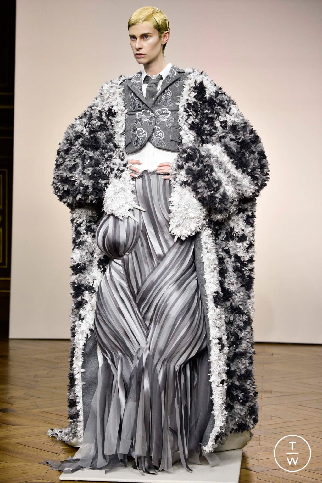 Fashion Week Paris Fall/Winter 2018 look 40 from the Thom Browne collection womenswear