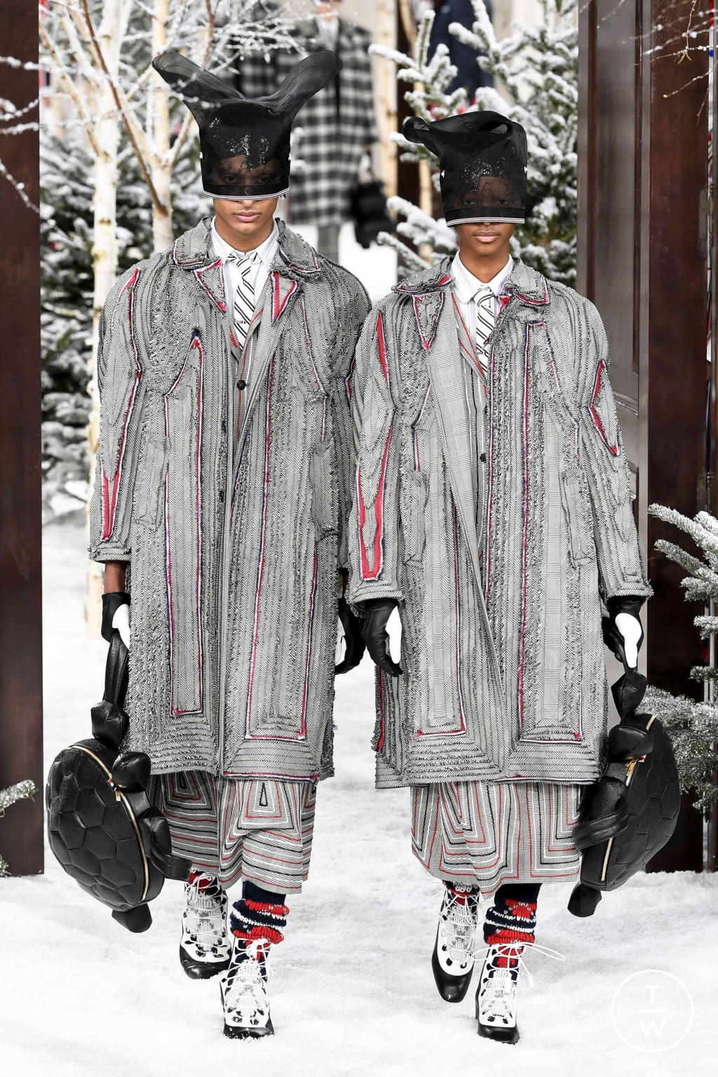 Fashion Week Paris Fall/Winter 2020 look 29 de la collection Thom Browne womenswear