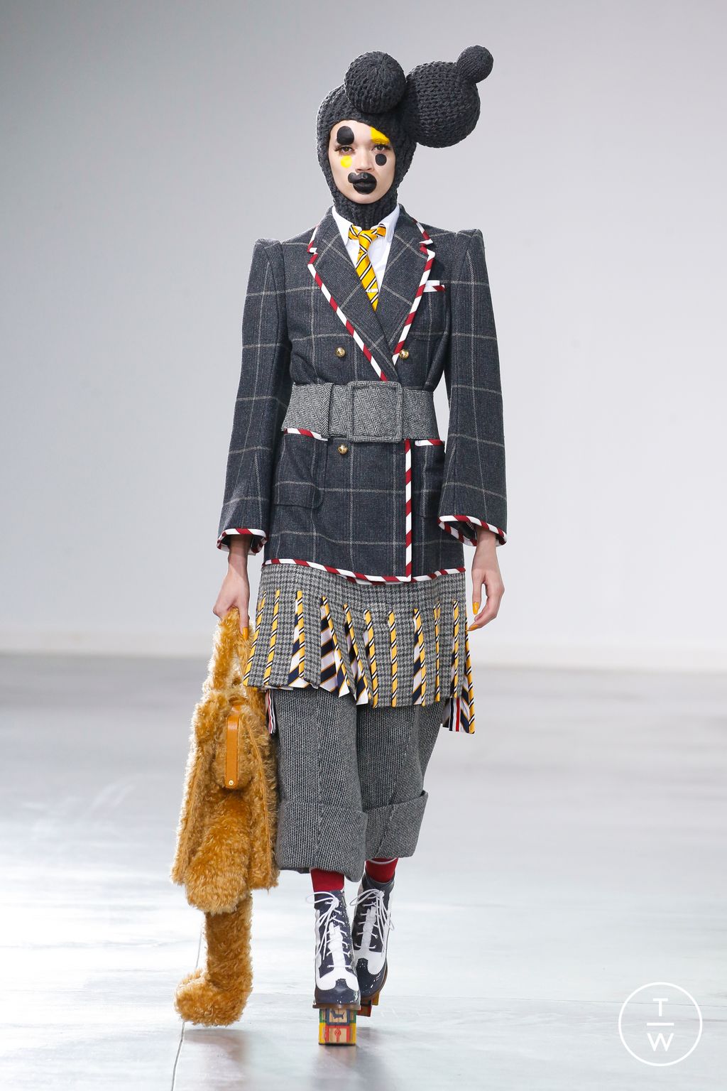 Fashion Week New York Fall/Winter 2022 look 15 from the Thom Browne collection womenswear
