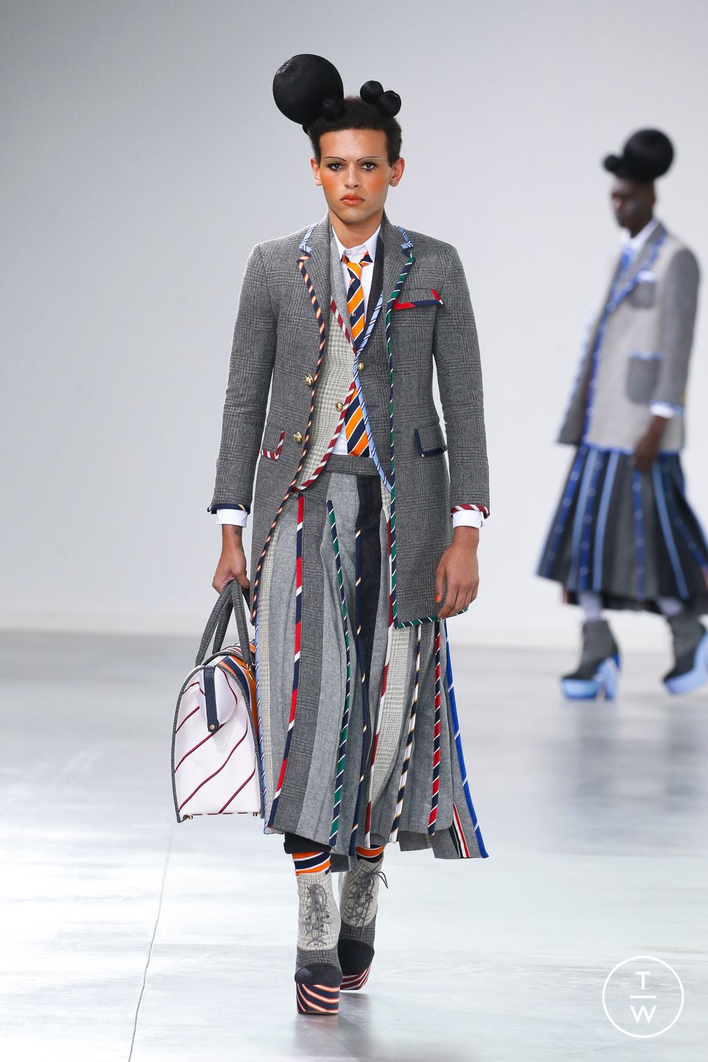 Fashion Week New York Fall/Winter 2022 look 16 from the Thom Browne collection 女装