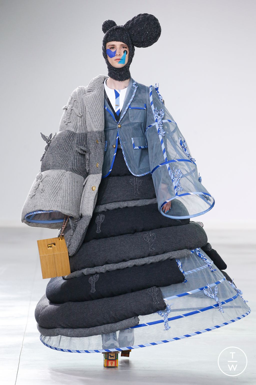 Fashion Week New York Fall/Winter 2022 look 19 from the Thom Browne collection womenswear