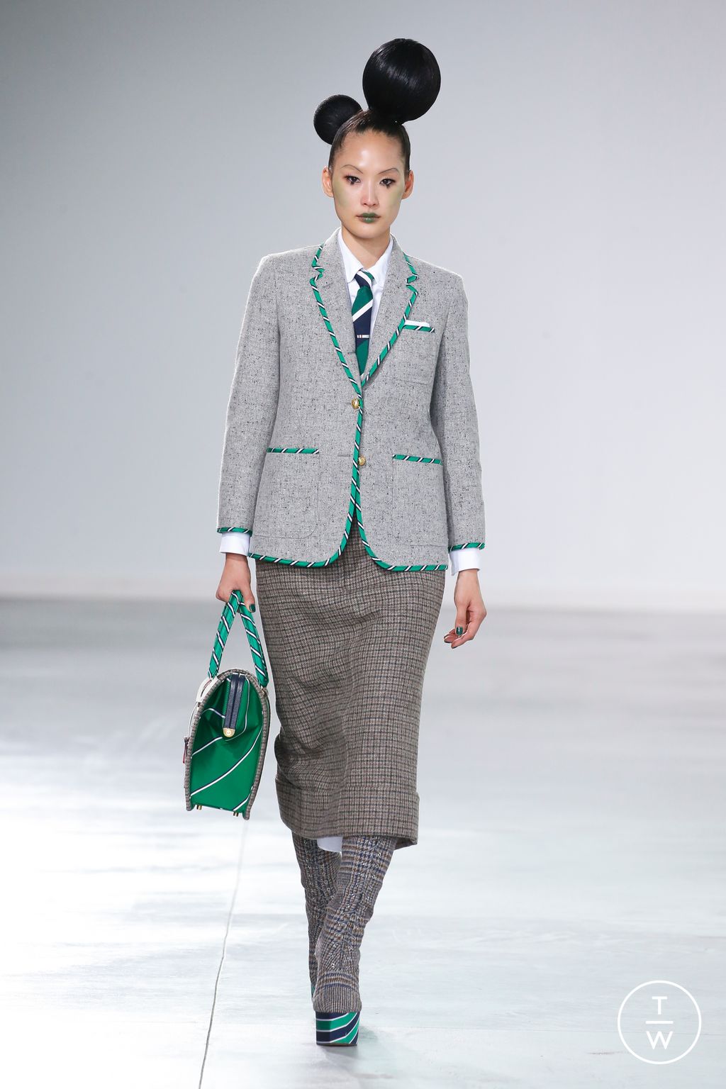 Fashion Week New York Fall/Winter 2022 look 20 from the Thom Browne collection womenswear