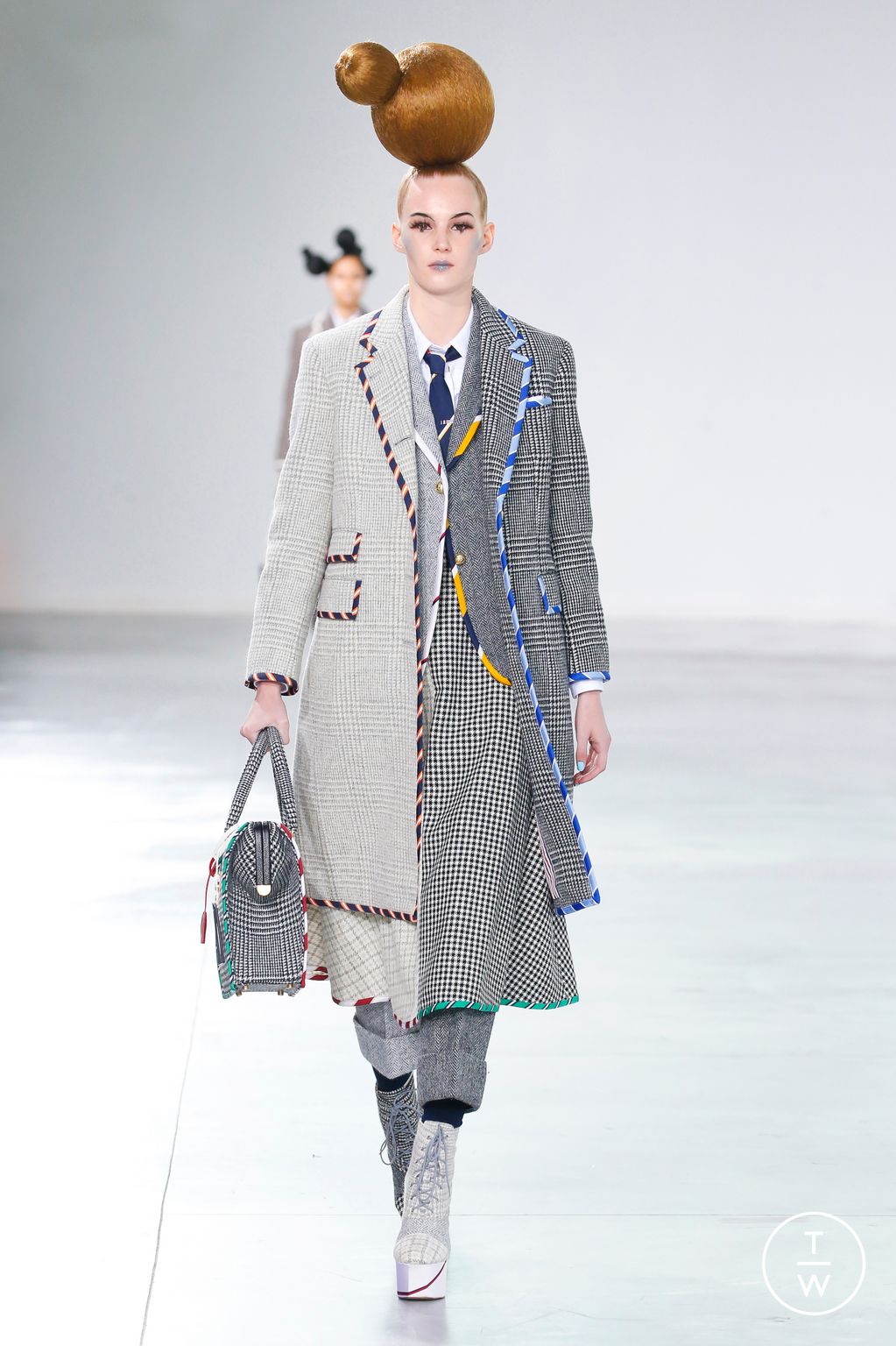 Fashion Week New York Fall/Winter 2022 look 24 from the Thom Browne collection womenswear