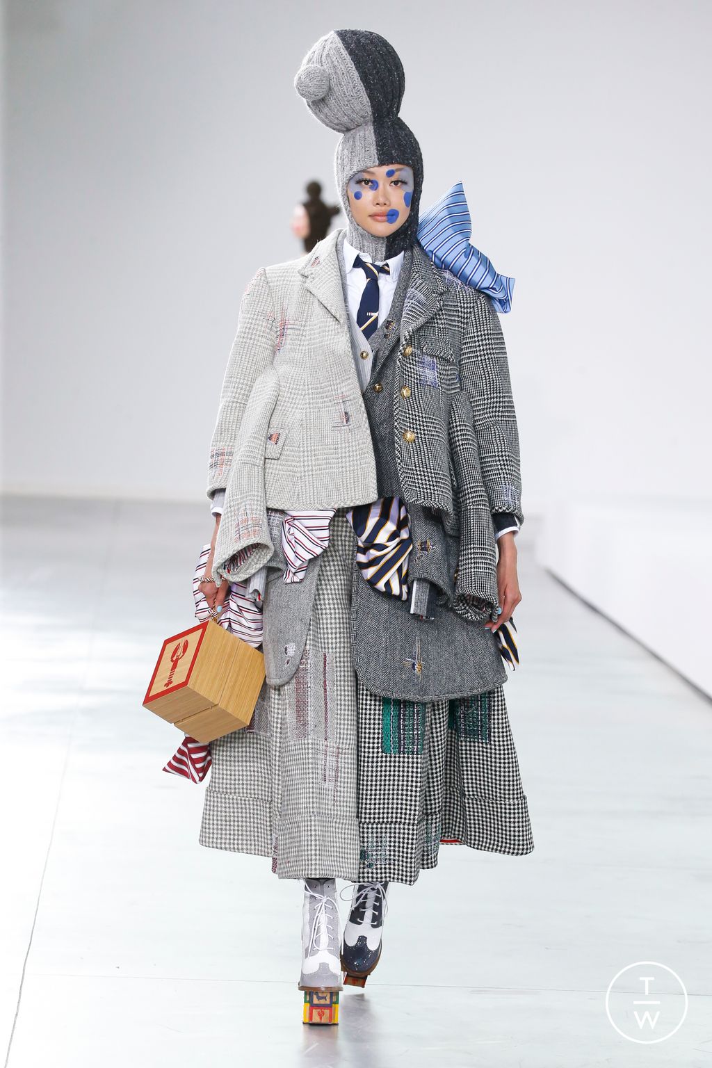 Fashion Week New York Fall/Winter 2022 look 25 from the Thom Browne collection 女装