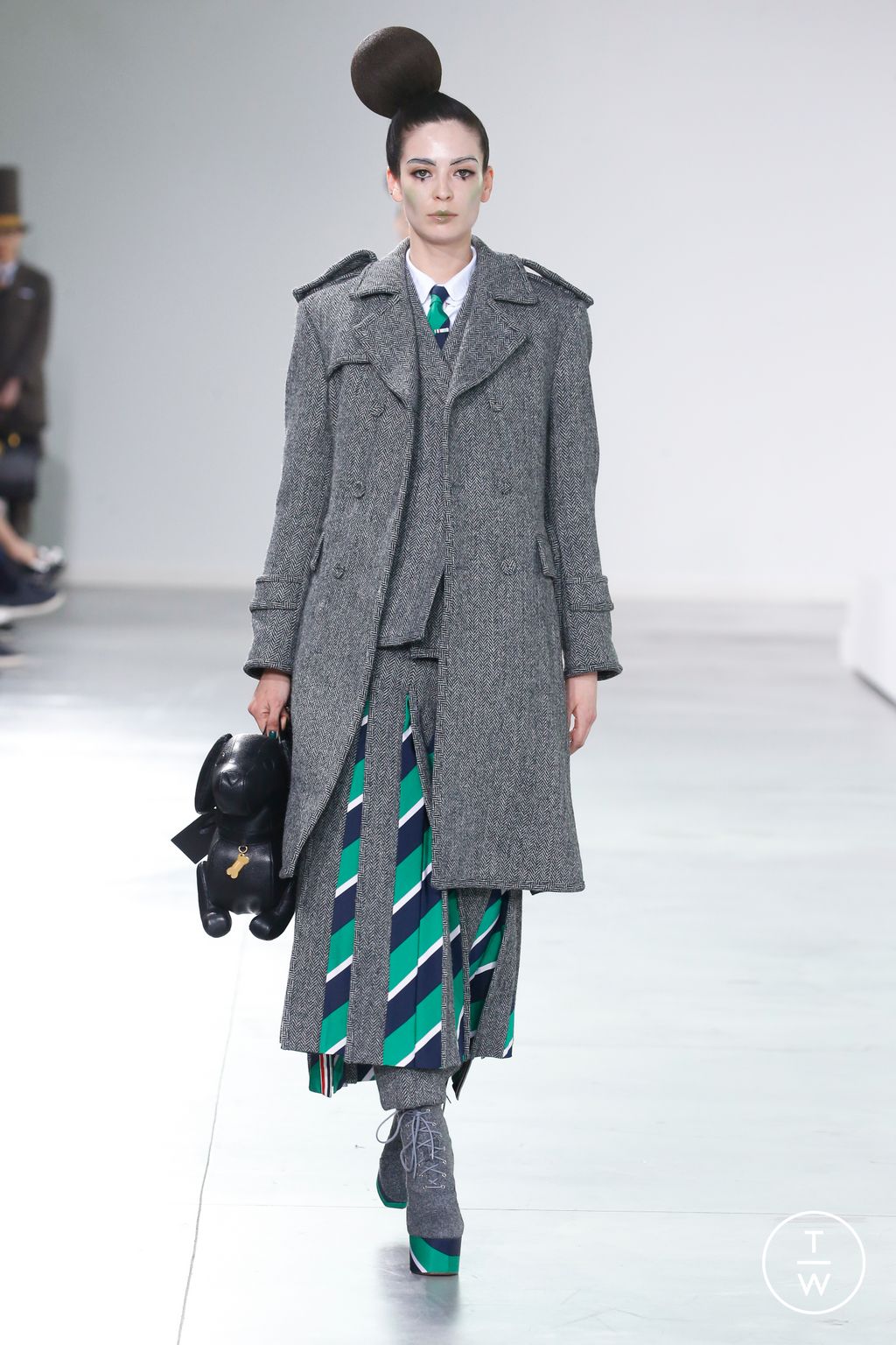 Fashion Week New York Fall/Winter 2022 look 28 from the Thom Browne collection 女装