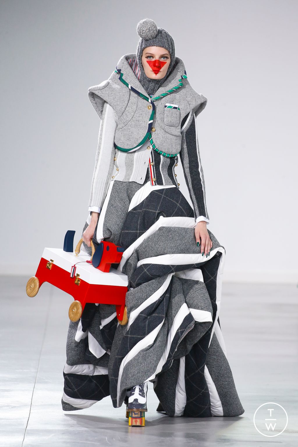 Fashion Week New York Fall/Winter 2022 look 29 from the Thom Browne collection womenswear