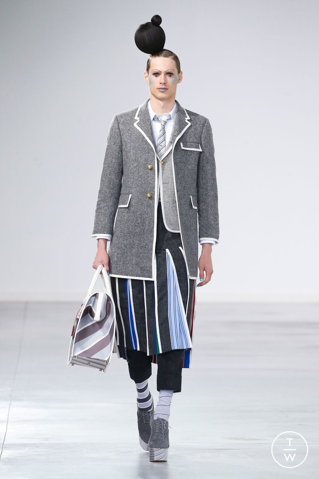 Fashion Week New York Fall/Winter 2022 look 30 from the Thom Browne collection 女装