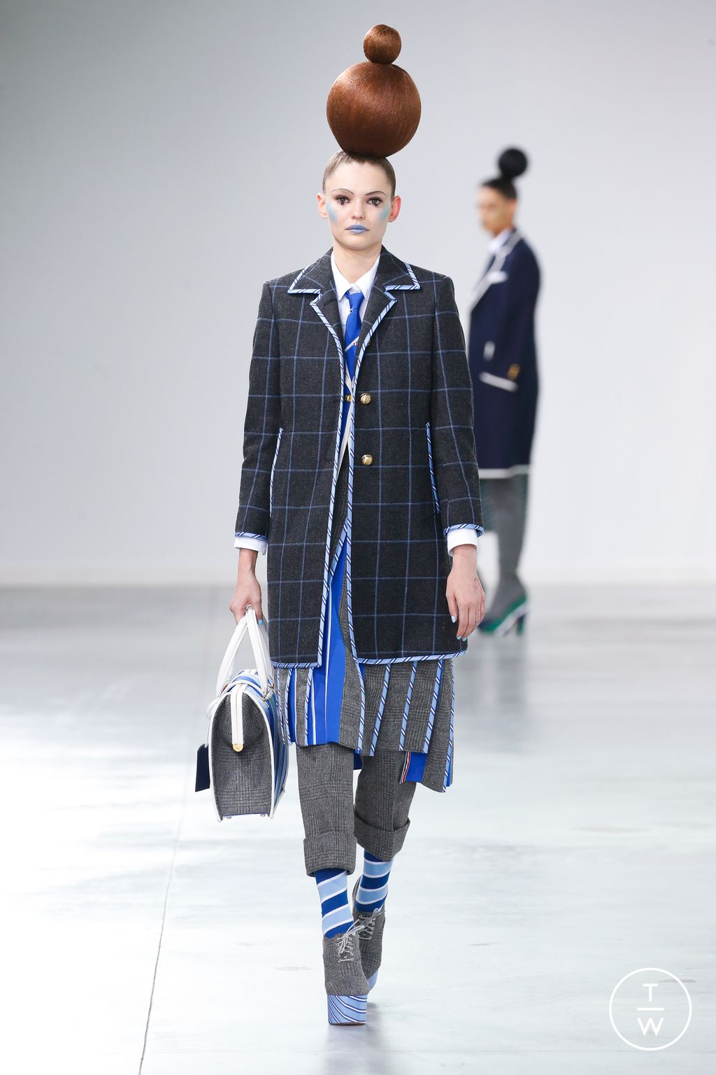 Fashion Week New York Fall/Winter 2022 look 32 from the Thom Browne collection womenswear