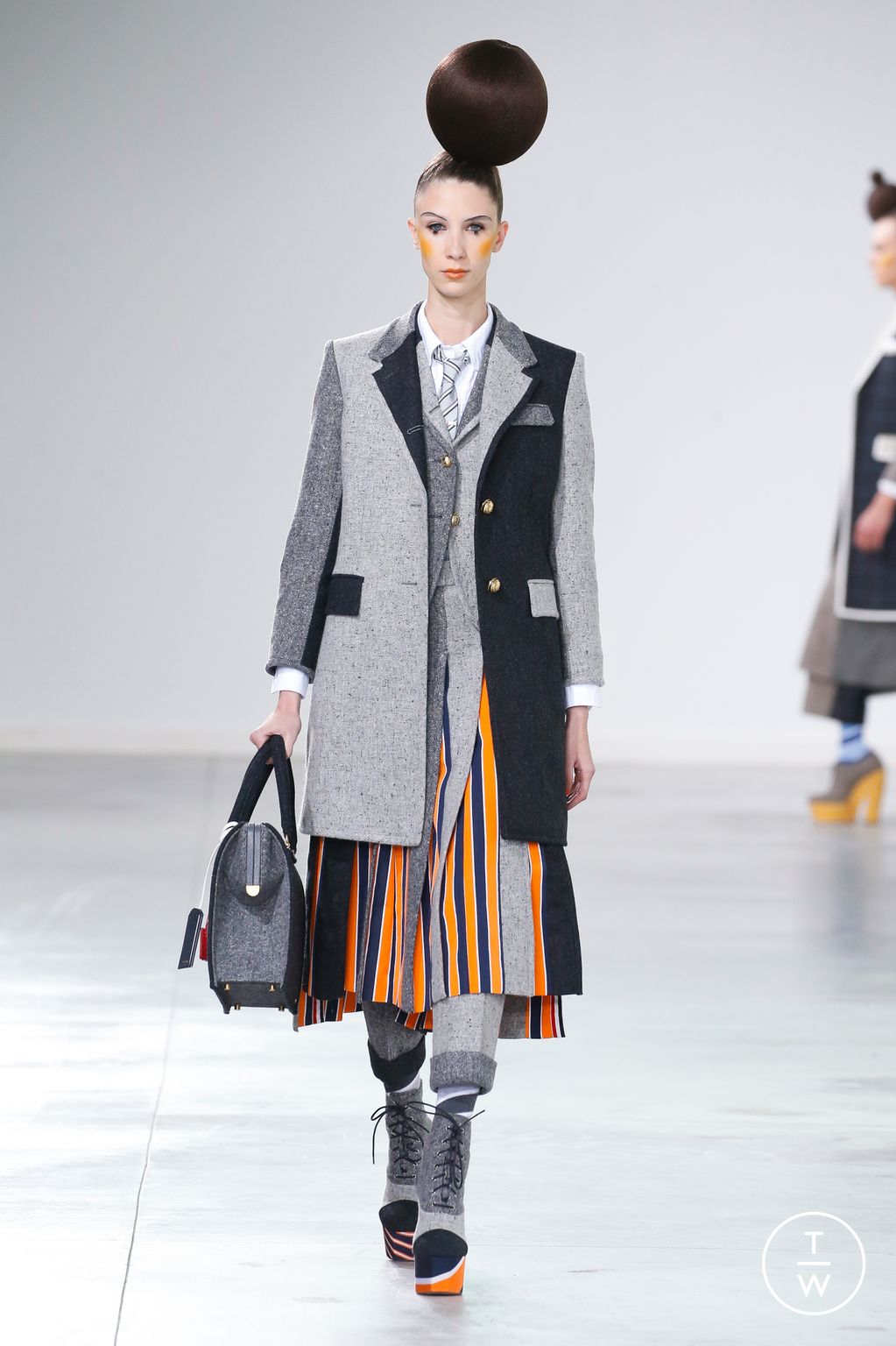 Fashion Week New York Fall/Winter 2022 look 36 from the Thom Browne collection 女装